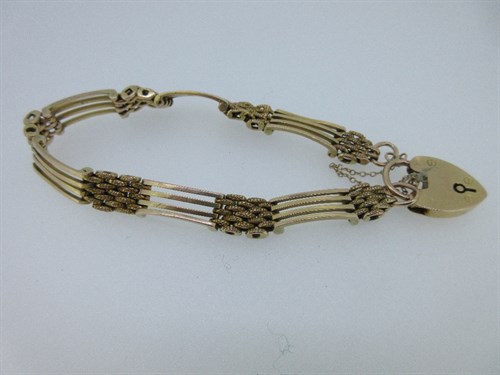 Lot 215 - A four bar gatelink bracelet