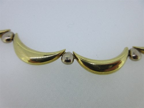 Lot 367 - Christopher Wharton - An 18ct yellow and white gold collar