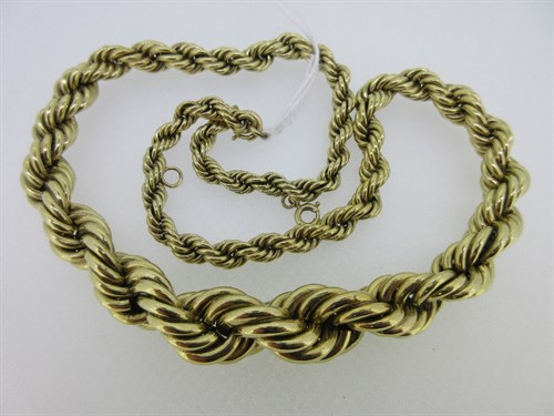 Lot 257 - A graduating hollow rope link necklace