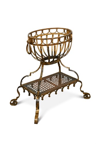 Lot 92 - An early 20th century gilt painted wrought...