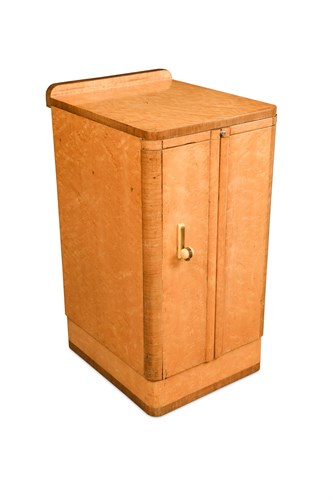 Lot 124 - An Art Deco maple bedside cupboard
