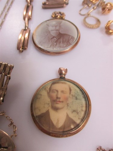 Lot 179 - A collection of 9ct jewellery including...