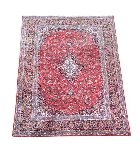 Lot 441 - A Kashan carpet, 20th century