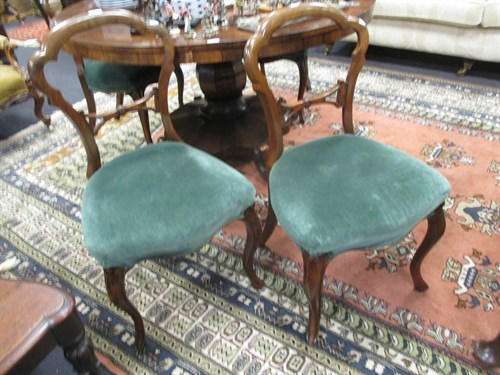 Lot 418 - A set of four dining chairs