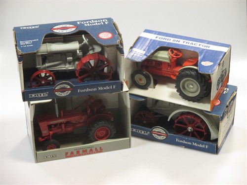 Lot 29 - Ertl; 4754 International Farmall 140 tractor,...