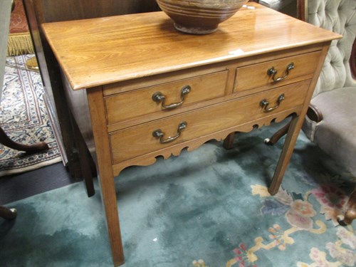Lot 405 - A George III mahogany lowboy, 72 x 81 x 42cm