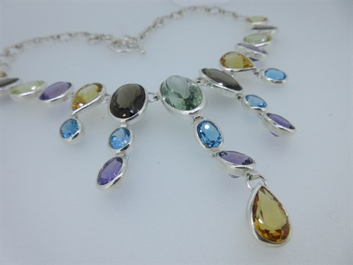 Lot 284 - A modern multi gem set fringe necklace