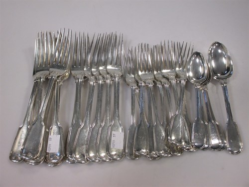 Lot 201 - A matched part set of silver fiddle and thread...
