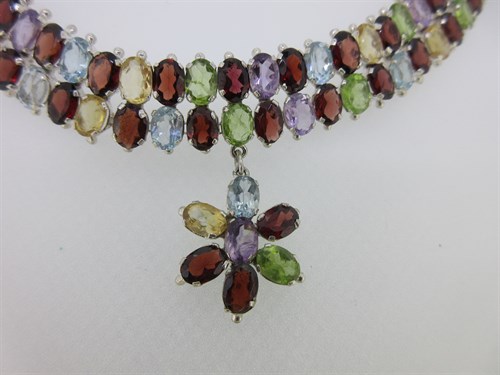 Lot 235 - A 'tutti-frutti' gem set collar