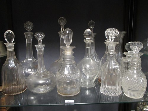 Lot 117 - A collection of 19th century and later glass...