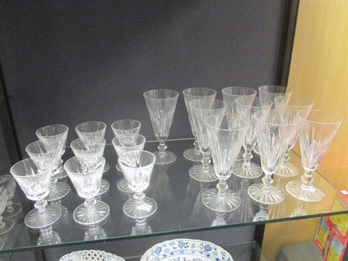 Lot 105 - A part suite of Waterford crystal glassware to...