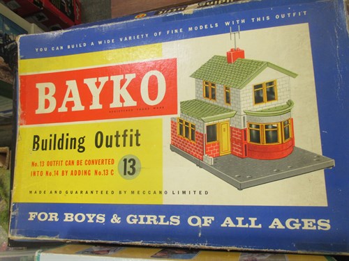 Lot 47 - Bayko, eight boxed construction sets and...