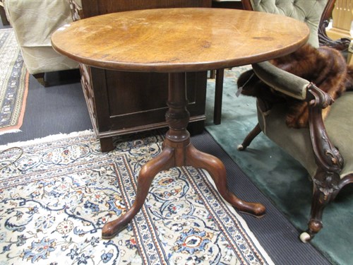 Lot 409 - An early 19th century mahogany tilt top wine...