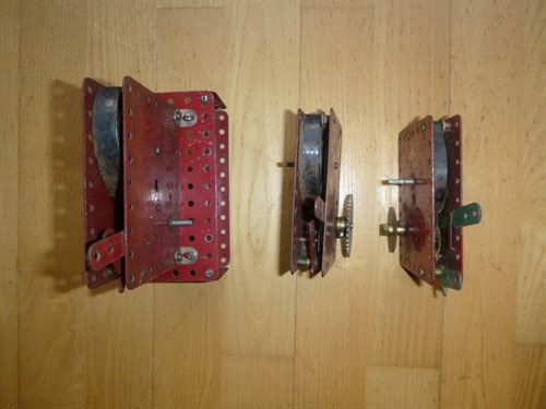 Lot 42 - Meccano 3x Red No.1 Clockwork motors; Meccano...