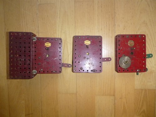 Lot 42 - Meccano 3x Red No.1 Clockwork motors; Meccano...