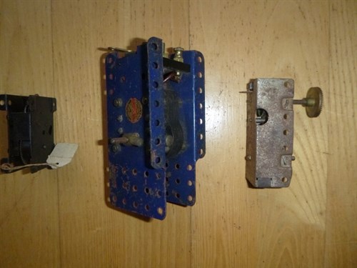 Lot 42 - Meccano 3x Red No.1 Clockwork motors; Meccano...