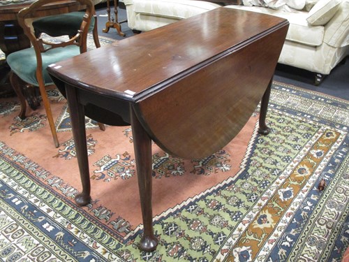 Lot 417 - An 18th century oval mahogany drop leaf supper...