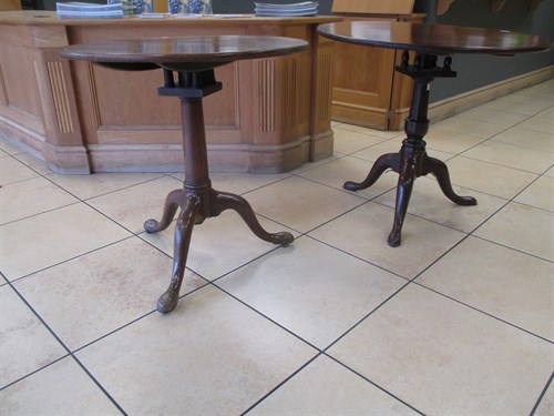 Lot 422 - A George III mahogany tripod table with...