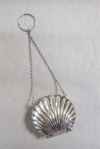 Lot 120 - A George V silver novelty coin purse