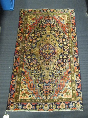 Lot 467 - A Hamadan rug 1.55 x 0.93m