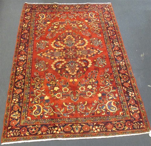 Lot 468 - A Lilian rug 2.20 x 1.53m