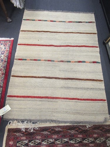 Lot 394 - A Kilim rug 1.60 x 1.10m
