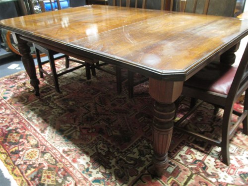 Lot 432 - A late Victorian mahogany extending dining table