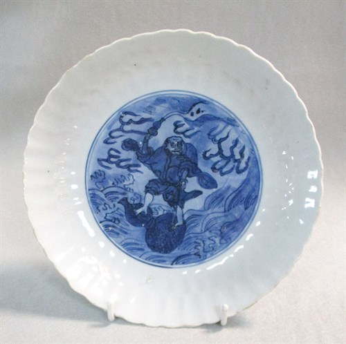 Lot 73 - A Qing dynasty fluted dish