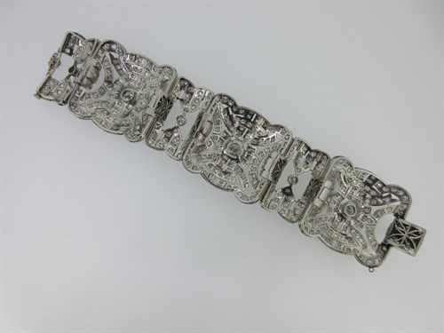 Lot 451 - An important Art Deco diamond plaque bracelet