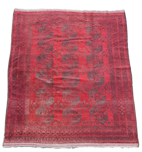 Lot 438 - An Ersari carpet