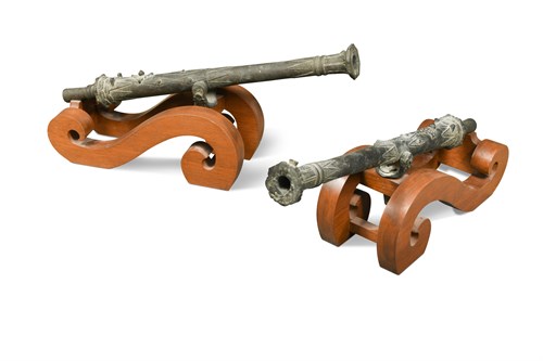 Lot 204 - A pair of 18th or 19th century Indonesian bronze Lantaka swivel cannon