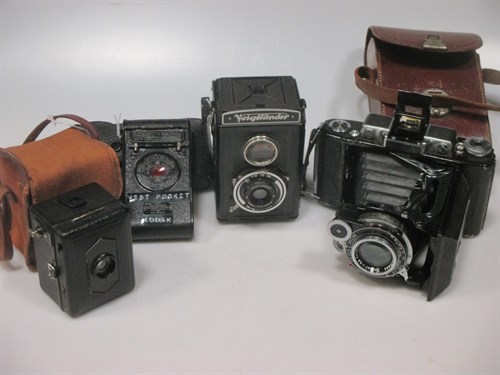 Lot 104 - A ZEISS-IKON super-Ikonta 521/2 folding camera - 10.5cm f3.5 lens