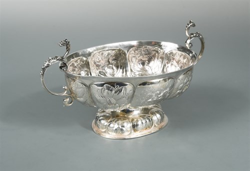 Lot 19 - A 17th century Dutch metalwares brandy bowl