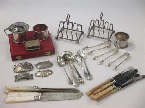 Lot 153 - A collection of silver items including toast...