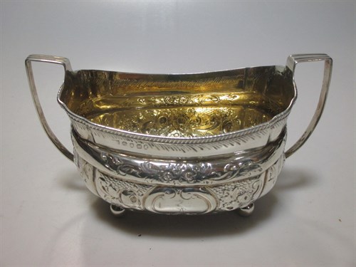 Lot 157 - A Georgian silver sugar bowl, 8.3ozt