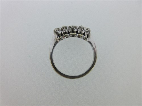 Lot 277 - An Edwardian style five stone diamond ring