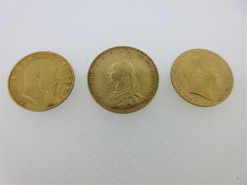 Lot 206 - A sovereign and two half sovereigns