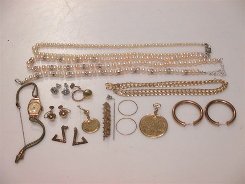 Lot 139 - A collection of jewellery including a quantity...