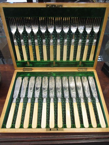 Lot 164 - A large collection of silverplated goods...