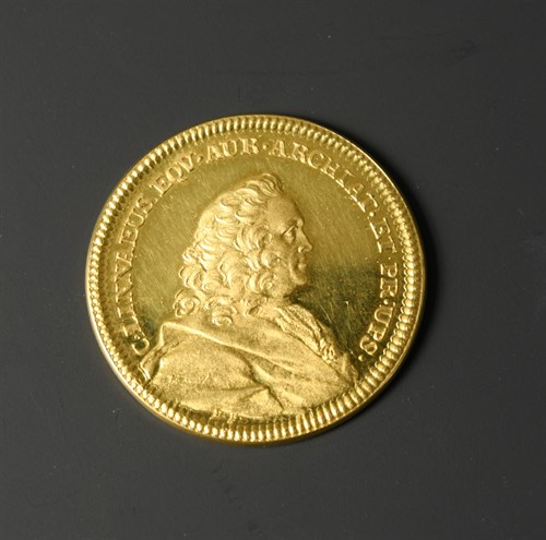Lot 281 - Sweden, Royal Academy of Science, gold medal by D. Fehrman, 28g