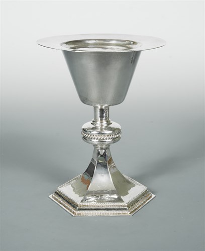 Lot 142 - A 20th century silver travelling communion set