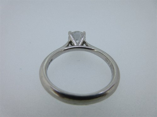 Lot 452 - A single stone diamond ring set in platinum