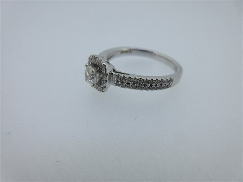 Lot 297 - A modern diamond cluster ring set in 18ct white gold
