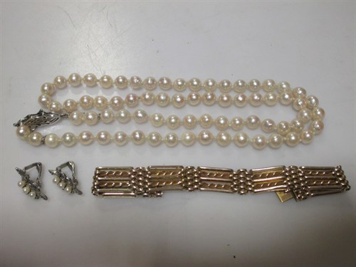 Lot 141 - A five bar gate bracelet stamped '9' , 23.5g...