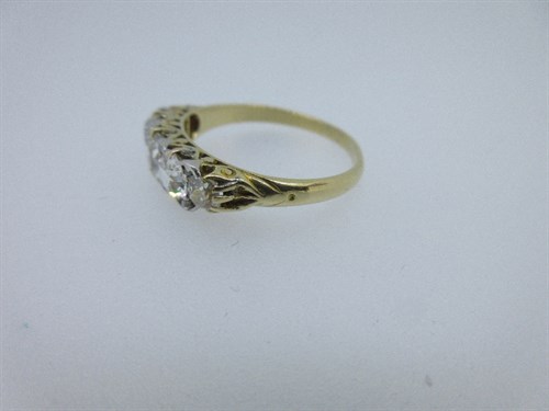Lot 413 - An Edwardian five stone diamond ring