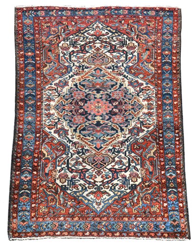Lot 437 - A good Baktiari rug
