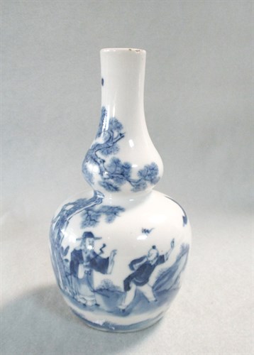 Lot 114 - A blue and white double gourd shaped vase, Qing dynasty