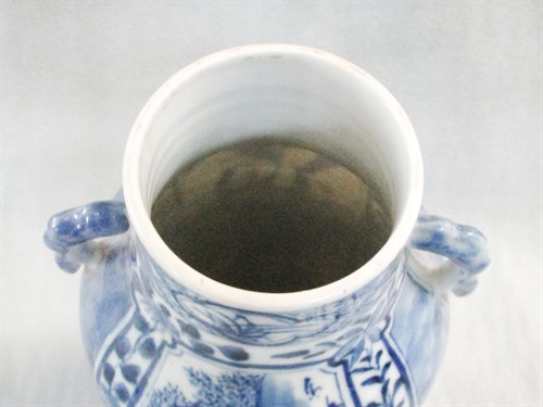 Lot 115 - A 19th century blue and white vase