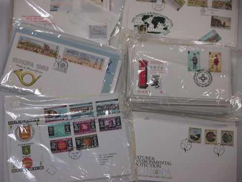 Lot 101 - A large collection (approx 1000) of first day...
