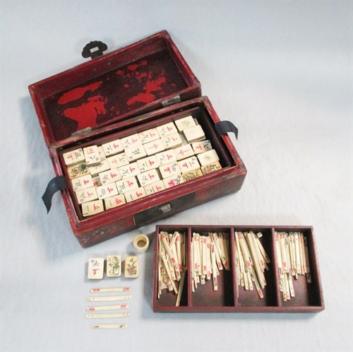 Lot 186 - A Mah-jong set, late 19th or early 20th century